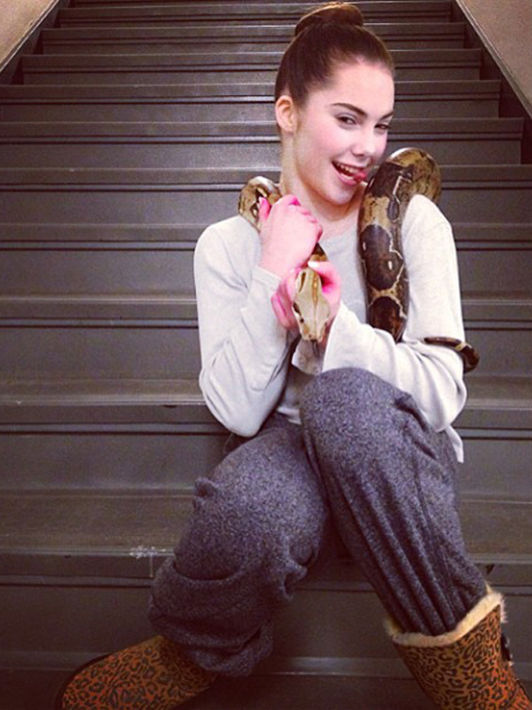 mckayla-maroney-looking-sexy-with-a-snake-01.jpg
